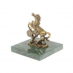 Статуэтка "Конь с монетой " из змеевика и бронзы 5,5х5,5х5,5 см