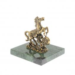 Статуэтка "Конь с монетой " из змеевика и бронзы 5,5х5,5х5,5 см