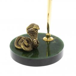 Сувенир "Кобра" с ручкой на нефрите