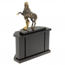 Часы "Конь с попоной" из сиреневого флюорита