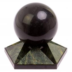 Шар 12,5 см на подставке из змеевика и долерита