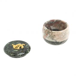 Шкатулка круглая из креноида и шабровского змеевика 7х7х6 см