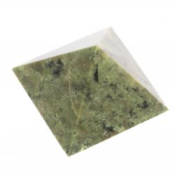 Пирамида из жадеита 6,5х6,5х4,5 см