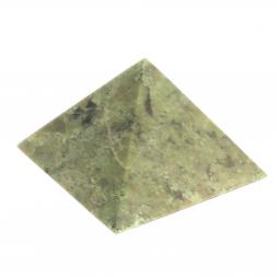 Пирамида из жадеита 6,5х6,5х4,5 см