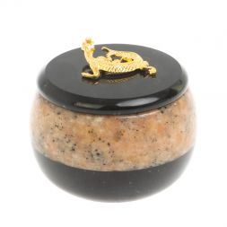 Шкатулка круглая из розового мрамора и черного змеевика 7х7х6 см