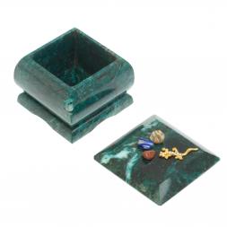 Шкатулка из змеевика с прямой ящерицей 6,5х6,5х6 см