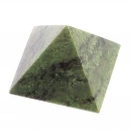 Пирамида из жадеита 3х3х2 см