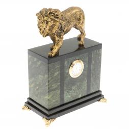 Настольные часы "Гордый лев" из шабровского змеевика