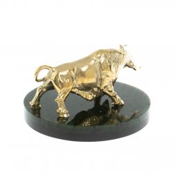 Статуэтка "Бык" бронза на нефрите