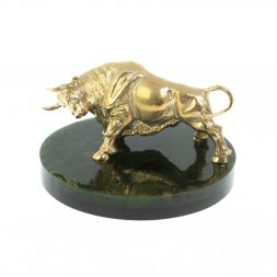 Статуэтка "Бык" бронза на нефрите