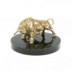 Статуэтка "Бык" бронза на нефрите