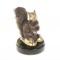 Статуэтка из бронзы "Белочка" на нефрите