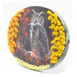 Панно из камня на подставке "Филин на ветке"