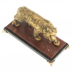 Статуэтка фигурка "Тигр на охоте" на подставке из камня лемезит