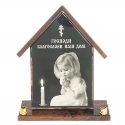 Оберег из обсидиана "Домик" с двумя подсвечниками