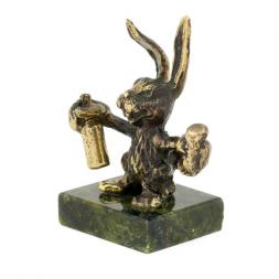 Статуэтка "Заяц с бутылкой" бронза змеевик