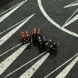 Кубики зарики 1 см коричневые и черные 4 шт