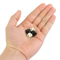 Кубики зарики 1 см черные и белые 4 шт