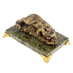 Фигурка "Тигр на охоте" на подставке из змеевика