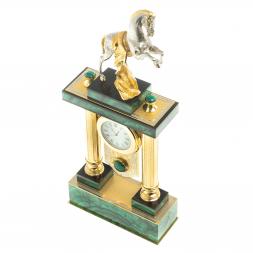 Каминные часы "Конь на дыбах" из малахита Златоуст