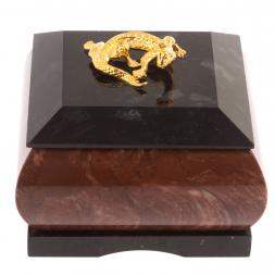 Шкатулка из лемезита квадратная с ящерицей 7х7х6 см