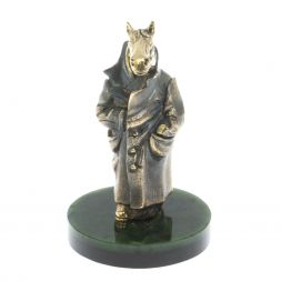 Статуэтка из бронзы "Конь в пальто" из нефрита