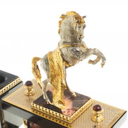 Настольный набор из яшмы &amp;quot;Конь на дыбах&amp;quot; Златоуст