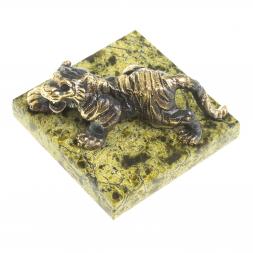 Статуэтка из бронзы "Рычащий тигр" камень змеевик