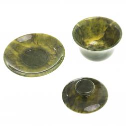 Гайвань из камня нефрит на блюдце