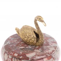 Шкатулка "Лебедь" с декором из бронзы камень креноид