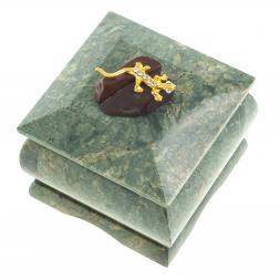 Шкатулка из змеевика с прямой ящерицей 6,5х6,5х6 см