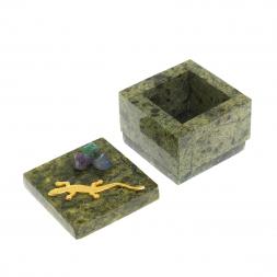 Шкатулка квадратная с ящерицей из змеевика 5,5х5,5х5,5 см