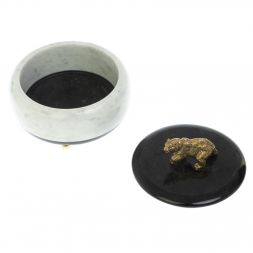 Шкатулка "Медведь" из белого мрамора и змеевика 15х15х11 см