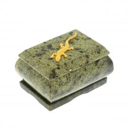 Шкатулка прямоугольная с ящерицей из змеевика 7,5х6х5 см