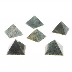 Пирамида из нефрита 3х3х2,5 см