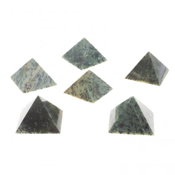 Пирамида из нефрита 3х3х2,5 см 124234