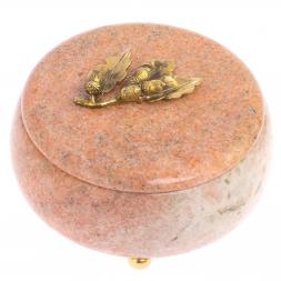Шкатулка с декором из бронзы "Желуди" камень розовый мрамор 15х15х9 см