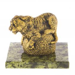 Фигурка "Тигр на шаре" на подставке из камня