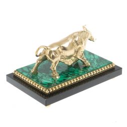 Бронзовая статуэтка "Бык" на подставке из малахита цвет золото