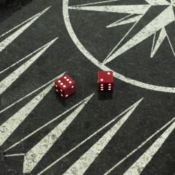 Кубики зарики 1х1 см красные 2 шт